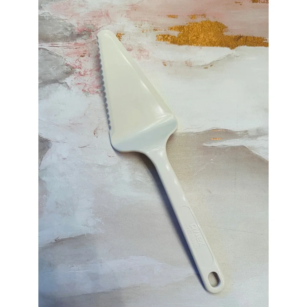 Vintage‎ Pyrex Accessories Cream White Plastic Pie Cake Server Serrated 12